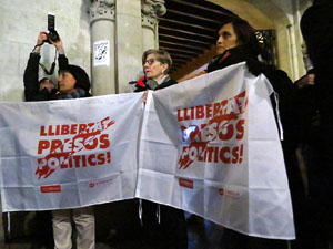 Concentraci&oacute; per la llibertat dels presos pol&iacute;tics a la pla&ccedil;a del Vi