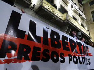 Concentraci&oacute; per la llibertat dels presos pol&iacute;tics a la pla&ccedil;a del Vi