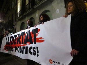 Concentraci&oacute; per la llibertat dels presos pol&iacute;tics a la pla&ccedil;a del Vi