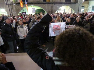 Concentraci&oacute; per la llibertat dels presos pol&iacute;tics a la pla&ccedil;a del Vi