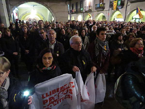 Concentraci&oacute; per la llibertat dels presos pol&iacute;tics a la pla&ccedil;a del Vi