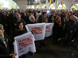 Concentraci&oacute; per la llibertat dels presos pol&iacute;tics a la pla&ccedil;a del Vi