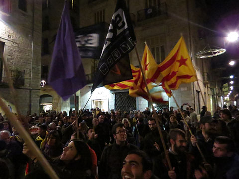 La concentraci&oacute; a la pla&ccedil;a del Vi