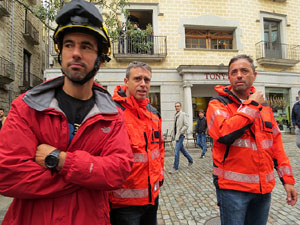 Rebuig de les actuacions policials de l'1-O. Concentraci&oacute; a la pla&ccedil;a del Vi, i rebuda dels bombers