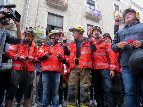 Arribada i sortida de l'alcaldessa Marta Madrenas del Palau de Just&iacute;cia