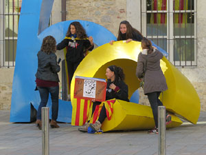 Jornada de vaga general 8N. Concentraci&oacute; davant la seu de la Generalitat a Girona