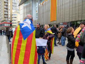 Jornada de vaga general 8N. Concentraci&oacute; davant la seu de la Generalitat a Girona