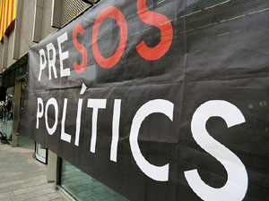 Jornada de vaga general 8N. Concentraci&oacute; davant la seu de la Generalitat a Girona