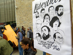 Jornada de vaga general 8N. Concentraci&oacute; davant la seu de la Generalitat a Girona