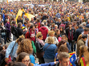 Jornada de vaga general 8N. Concentraci&oacute; davant la seu de la Generalitat a Girona