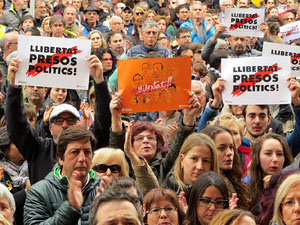 Jornada de vaga general 8N. Concentraci&oacute; davant la seu de la Generalitat a Girona