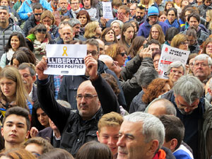 Jornada de vaga general 8N. Concentraci&oacute; davant la seu de la Generalitat a Girona