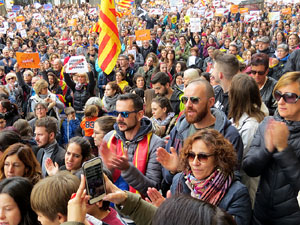 Jornada de vaga general 8N. Concentraci&oacute; davant la seu de la Generalitat a Girona