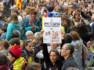 Jornada de vaga general 8N. Concentraci&oacute; davant la seu de la Generalitat a Girona