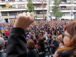 Jornada de vaga general 8N. Concentraci&oacute; davant la seu de la Generalitat a Girona