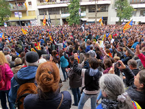 Jornada de vaga general 8N. Concentraci&oacute; davant la seu de la Generalitat a Girona