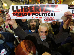 Jornada de vaga general 8N. Concentraci&oacute; a la pla&ccedil;a del Vi