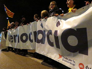 Concentraci&oacute; davant la delegaci&oacute; del govern espanyol convocada pel Comit&egrave; de Defensa de la Rep&uacute;blica (CDR) de Catalunya