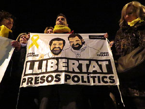 Concentraci&oacute; davant la delegaci&oacute; del govern espanyol convocada pel Comit&egrave; de Defensa de la Rep&uacute;blica (CDR) de Catalunya