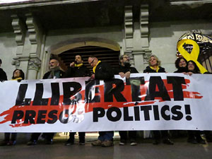 Concentraci&oacute; a la pla&ccedil;a del Vi per la llibertat dels presos pol&iacute;tics