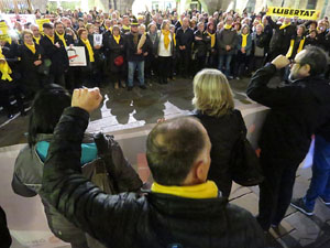 Concentraci&oacute; a la pla&ccedil;a del Vi per la llibertat dels presos pol&iacute;tics