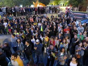 Concentraci&oacute; a la pla&ccedil;a de la Constituci&oacute; convocada per la plataforma Girona Vota a favor del Refer&egrave;ndum