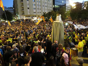Concentraci&oacute; a la pla&ccedil;a de la Constituci&oacute; convocada per la plataforma Girona Vota a favor del Refer&egrave;ndum