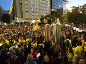 Concentraci&oacute; a la pla&ccedil;a de la Constituci&oacute; convocada per la plataforma Girona Vota a favor del Refer&egrave;ndum