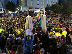 Concentraci&oacute; a la pla&ccedil;a de la Constituci&oacute; convocada per la plataforma Girona Vota a favor del Refer&egrave;ndum