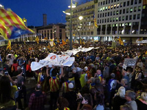 Concentraci&oacute; a la pla&ccedil;a de la Constituci&oacute; convocada per la plataforma Girona Vota a favor del Refer&egrave;ndum