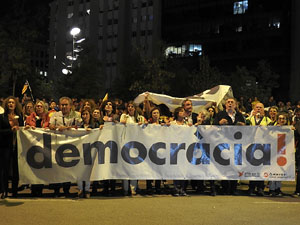Concentraci&oacute; a la pla&ccedil;a de la Constituci&oacute; convocada per la plataforma Girona Vota a favor del Refer&egrave;ndum