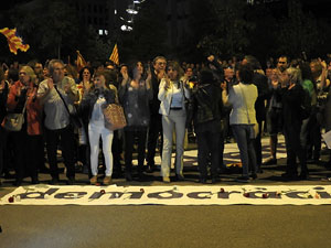 Concentraci&oacute; a la pla&ccedil;a de la Constituci&oacute; convocada per la plataforma Girona Vota a favor del Refer&egrave;ndum