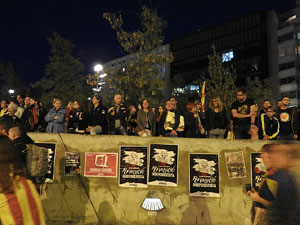 Concentraci&oacute; a la pla&ccedil;a de la Constituci&oacute; convocada per la plataforma Girona Vota a favor del Refer&egrave;ndum