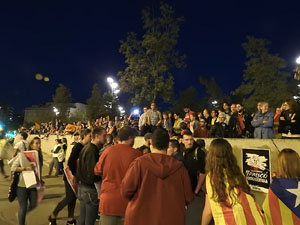 Concentraci&oacute; a la pla&ccedil;a de la Constituci&oacute; convocada per la plataforma Girona Vota a favor del Refer&egrave;ndum