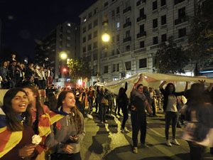 Concentraci&oacute; a la pla&ccedil;a de la Constituci&oacute; convocada per la plataforma Girona Vota a favor del Refer&egrave;ndum