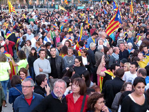 Concentraci&oacute; a la pla&ccedil;a de la Constituci&oacute; convocada per la plataforma Girona Vota a favor del Refer&egrave;ndum