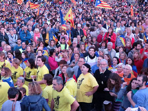 Concentraci&oacute; a la pla&ccedil;a de la Constituci&oacute; convocada per la plataforma Girona Vota a favor del Refer&egrave;ndum