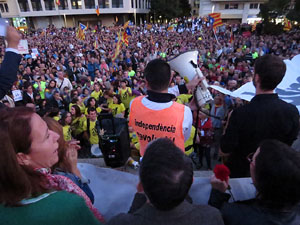 Concentraci&oacute; a la pla&ccedil;a de la Constituci&oacute; convocada per la plataforma Girona Vota a favor del Refer&egrave;ndum