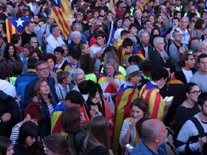 Concentraci&oacute; a la pla&ccedil;a de la Constituci&oacute; convocada per la plataforma Girona Vota a favor del Refer&egrave;ndum