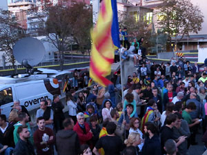 Concentraci&oacute; a la pla&ccedil;a de la Constituci&oacute; convocada per la plataforma Girona Vota a favor del Refer&egrave;ndum