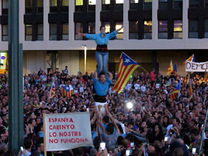 Concentraci&oacute; a la pla&ccedil;a de la Constituci&oacute; convocada per la plataforma Girona Vota a favor del Refer&egrave;ndum
