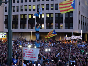 Concentraci&oacute; a la pla&ccedil;a de la Constituci&oacute; convocada per la plataforma Girona Vota a favor del Refer&egrave;ndum