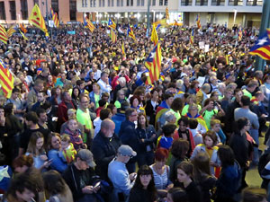 Concentraci&oacute; a la pla&ccedil;a de la Constituci&oacute; convocada per la plataforma Girona Vota a favor del Refer&egrave;ndum