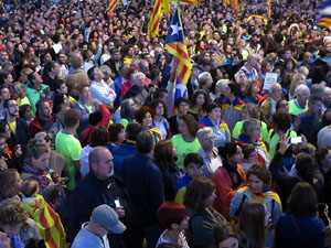 Concentraci&oacute; a la pla&ccedil;a de la Constituci&oacute; convocada per la plataforma Girona Vota a favor del Refer&egrave;ndum