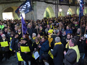 Concentraci&oacute; a la pla&ccedil;a del Vi de protesta pels tres mesos de pres&oacute; de Jordi S&agrave;nchez i Jordi Cuixart