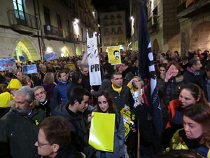 Concentraci&oacute; a la pla&ccedil;a del Vi de protesta pels tres mesos de pres&oacute; de Jordi S&agrave;nchez i Jordi Cuixart