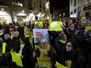 Concentraci&oacute; a la pla&ccedil;a del Vi de protesta pels tres mesos de pres&oacute; de Jordi S&agrave;nchez i Jordi Cuixart