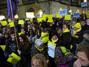 Concentraci&oacute; a la pla&ccedil;a del Vi de protesta pels tres mesos de pres&oacute; de Jordi S&agrave;nchez i Jordi Cuixart