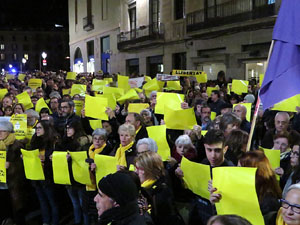 Concentraci&oacute; a la pla&ccedil;a del Vi de protesta pels tres mesos de pres&oacute; de Jordi S&agrave;nchez i Jordi Cuixart