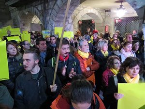 Concentraci&oacute; a la pla&ccedil;a del Vi de protesta pels tres mesos de pres&oacute; de Jordi S&agrave;nchez i Jordi Cuixart